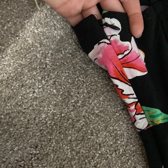 Super cute floral black dress - Picture 4 of 4